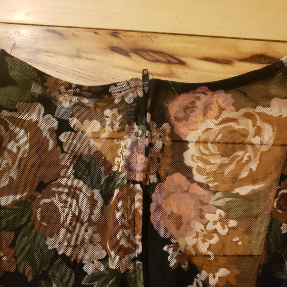 Charlotte Russe Small Black with flowers print Long Sleeve Short Romper - Picture 8 of 9